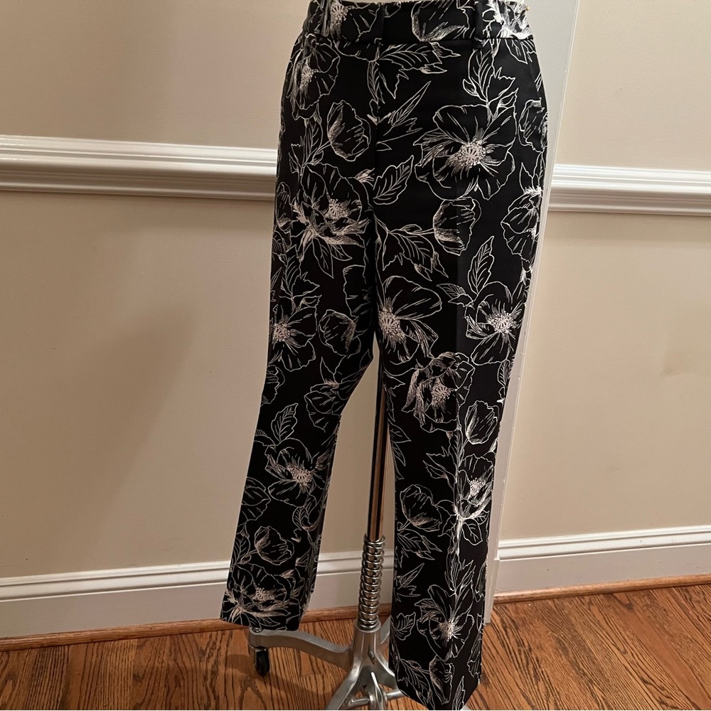 WHBM – Flare Crop Black and White Floral Pants
